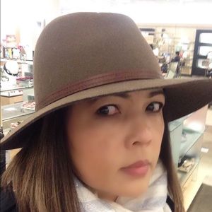 Meet your Posher, Sirilak