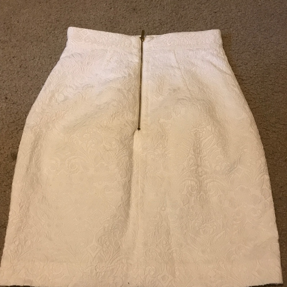 White skirt - Picture 2 of 2
