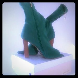 Simmi Teyana Emerald Peep Toe