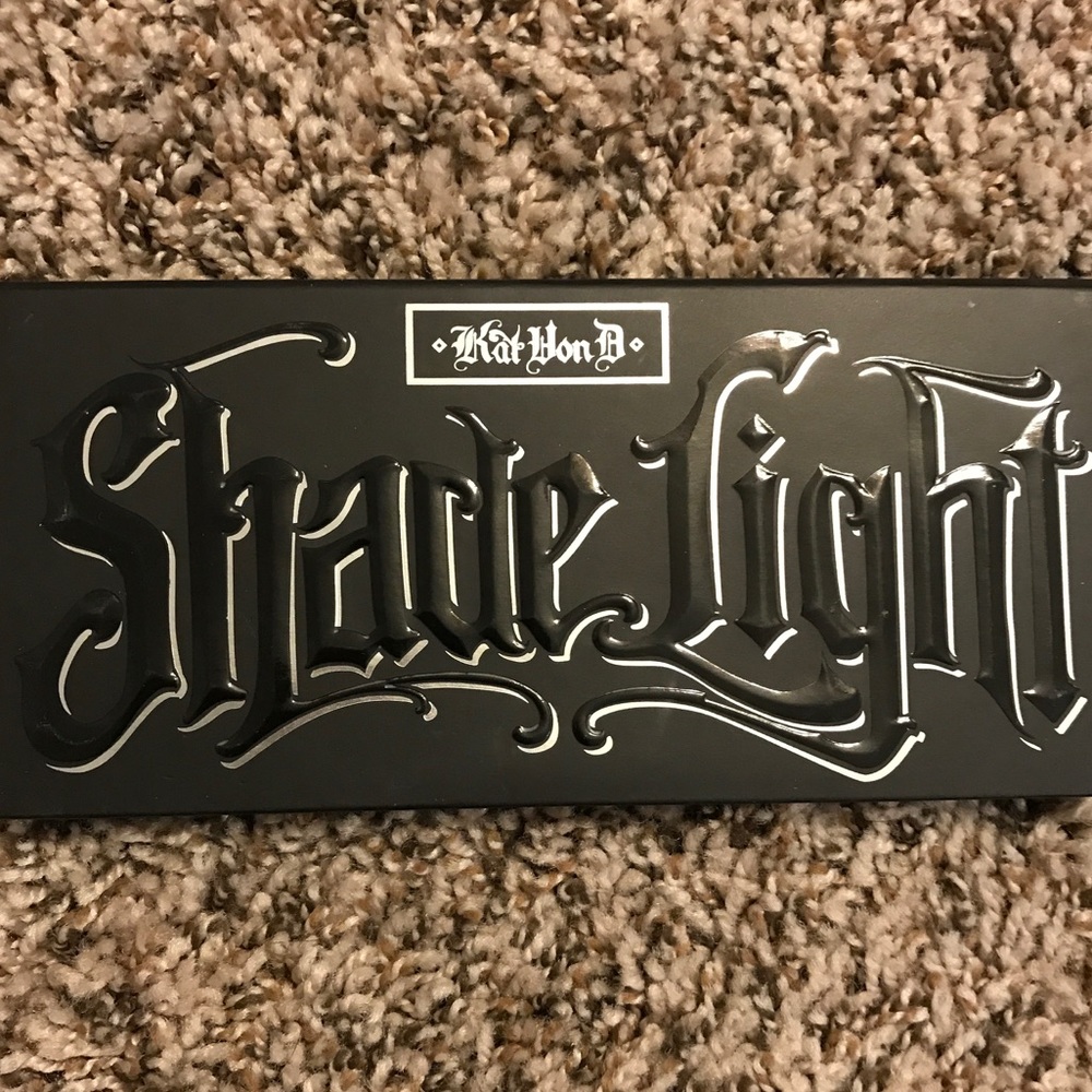 Kat Von D powder contour palette and brush