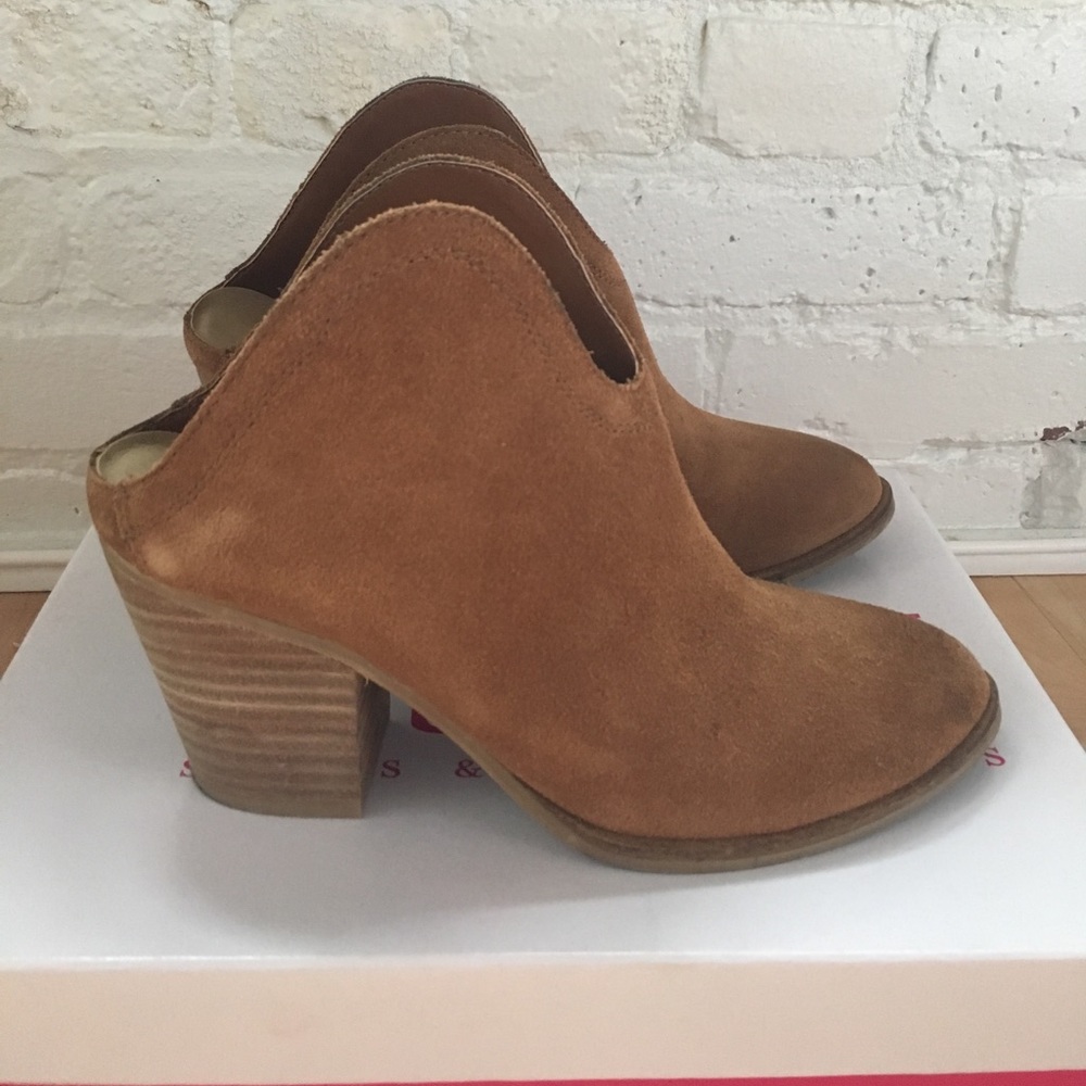 Chinese laundry ankle bootie