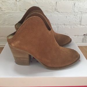 Chinese laundry ankle bootie Chinese laundry ankle bootie