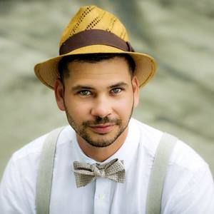 Meet your Posher, Alvaro