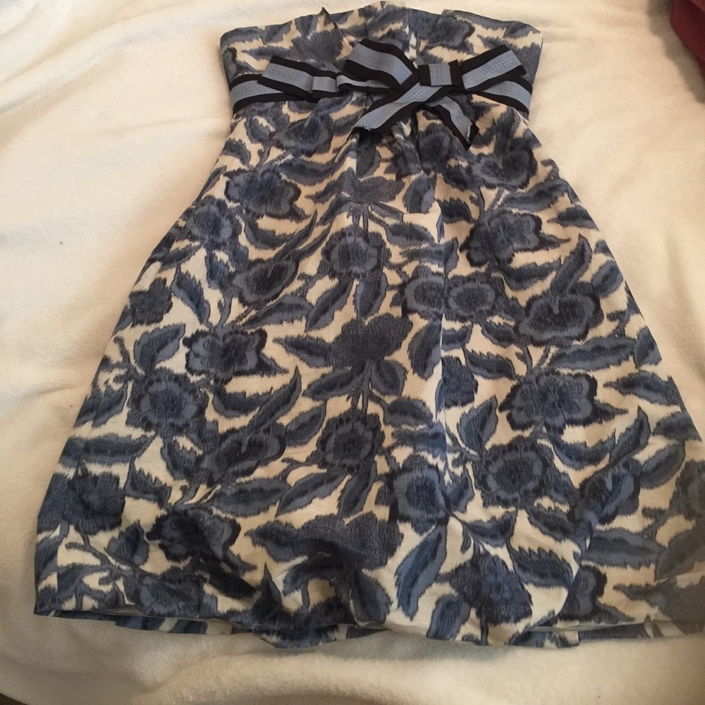 BCBG adorable blue and ivory dress!