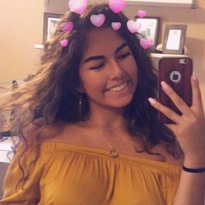 Meet your Posher, Camila