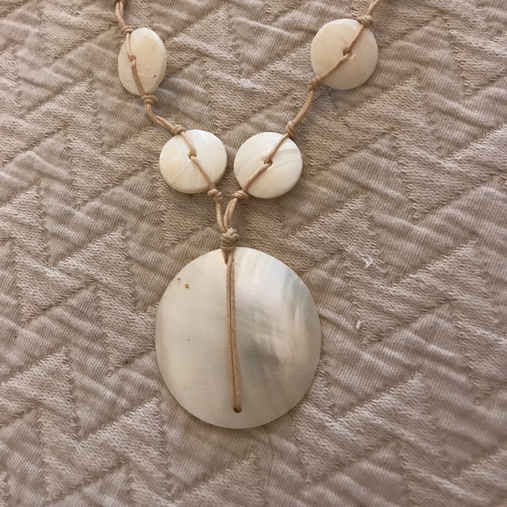 🚫SOLD🚫Shell necklace - Picture 2 of 6