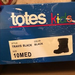Boys / Toddler boots size 10 Totes Brand