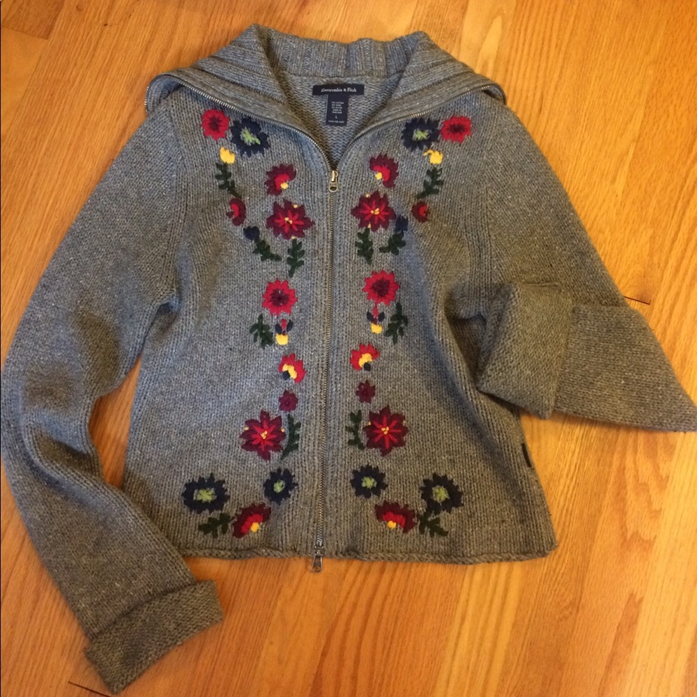 Embroidered gray sweater