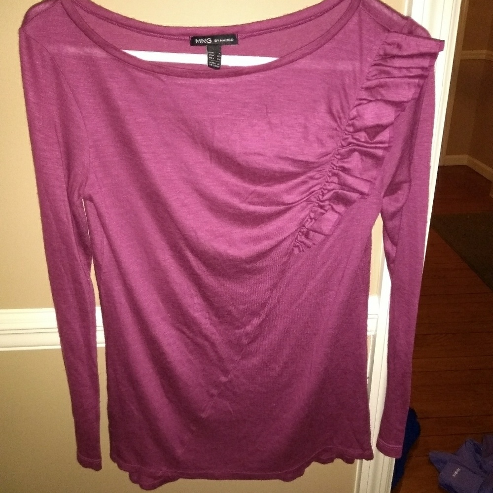 MNG. Fuschia long sleeved tee with side ruffle