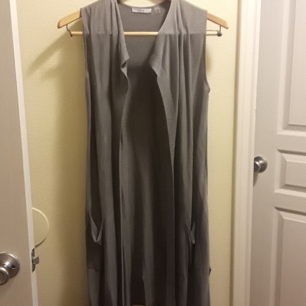 Long Sleeveless Vest in Gray