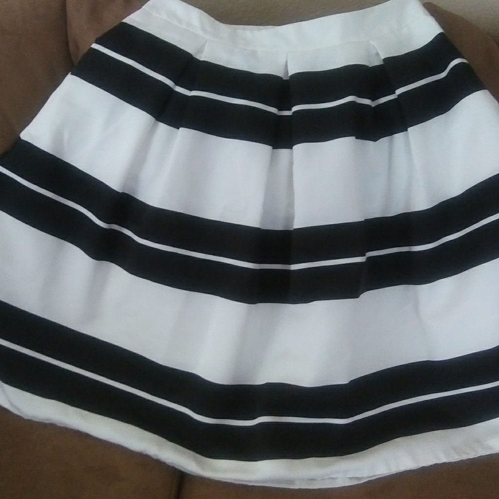 NWT size 12 Express skirt