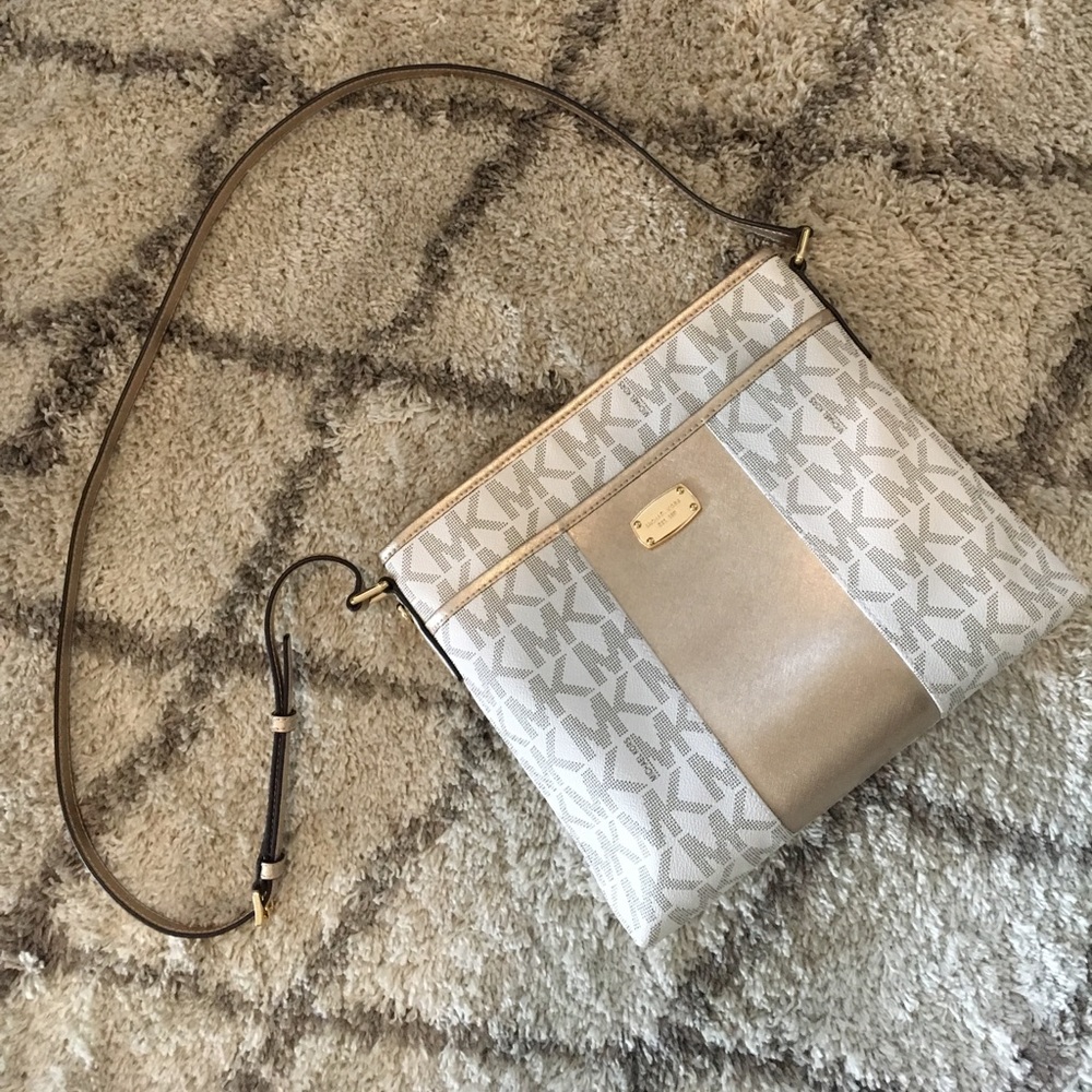 Michael Kors crossbody✨✨white + metallic