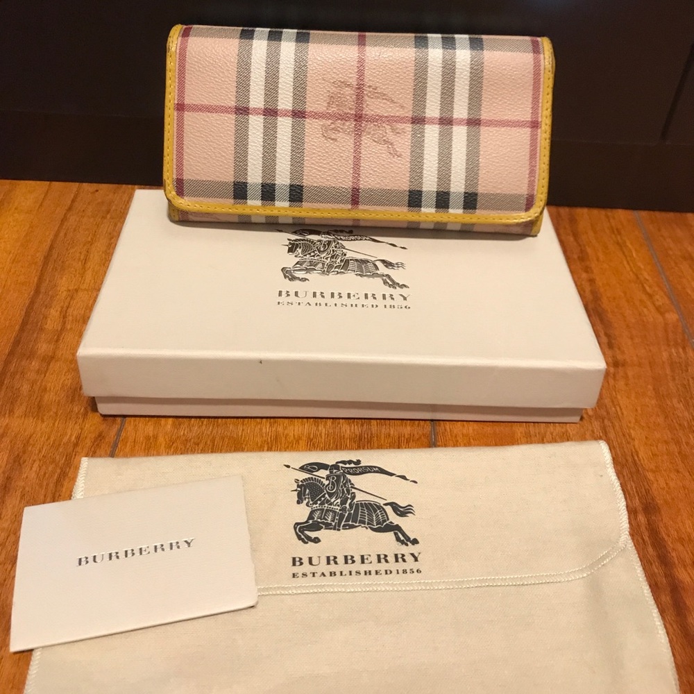 Auth Burberry yellow long wallet