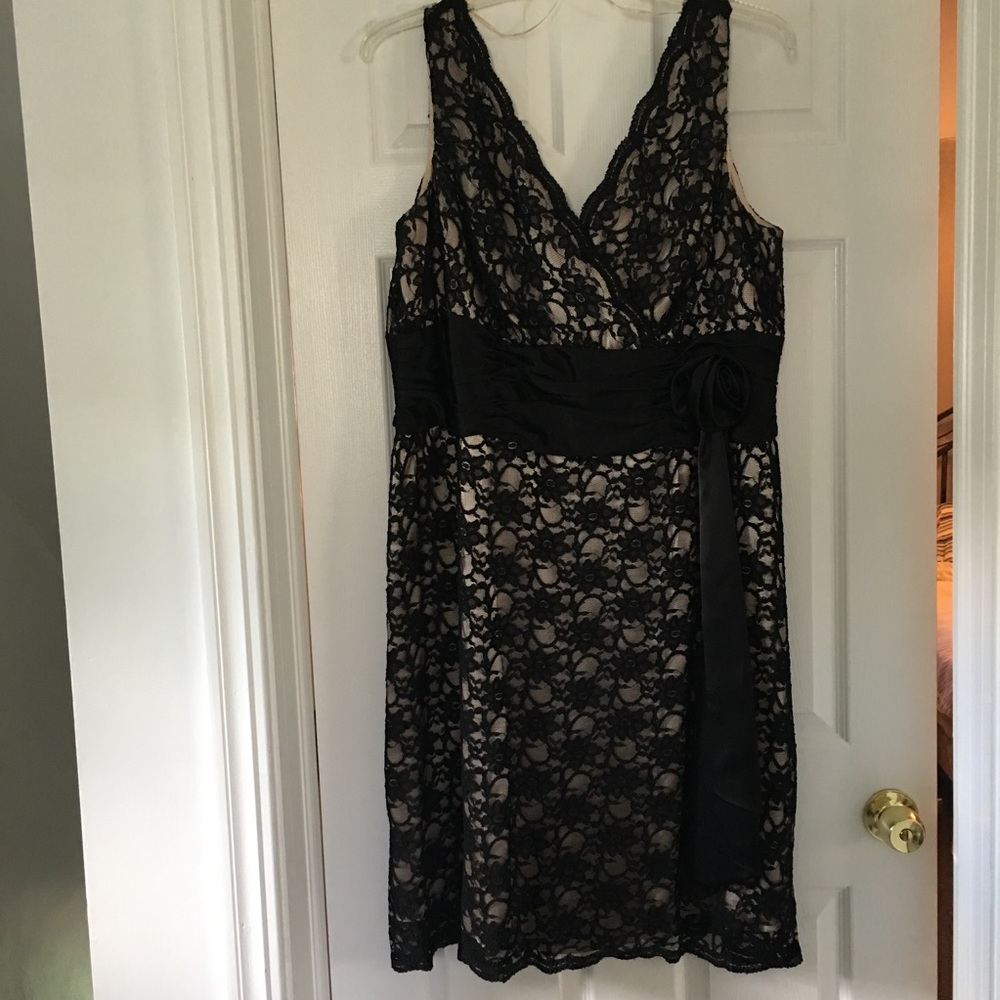 JS Boutique lace dress