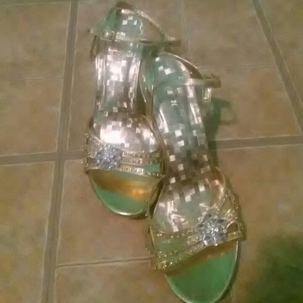Gold Delicacy size 9 heels