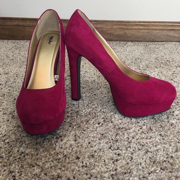 Pink Pumps - Picture 1 of 4