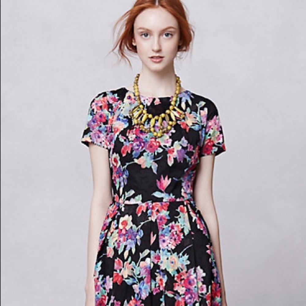 Komodo museum garden dress