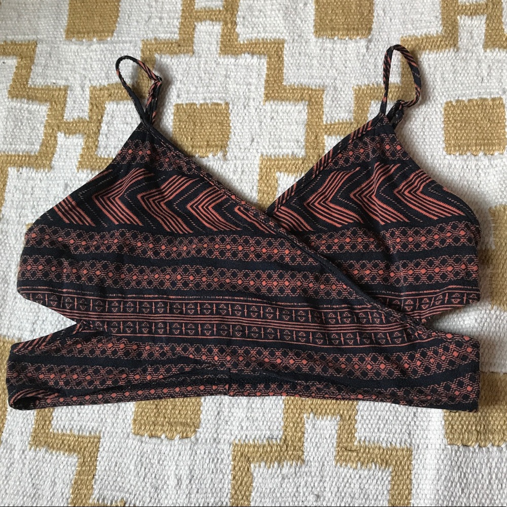 🍒Tribal print bralette maroon fits like an L  🍒