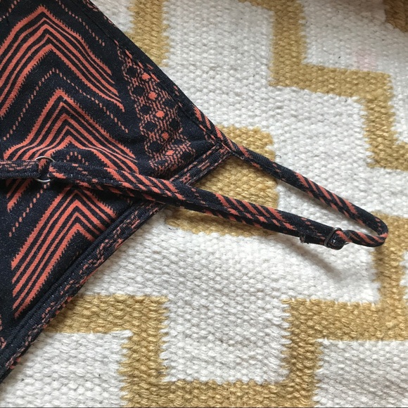 🍒Tribal print bralette maroon fits like an L  🍒 - Picture 2 of 3