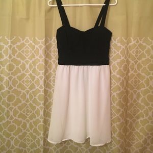 Black & white 🖤 mini. Sheer back! NYE!