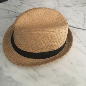 ☀️Straw fedora with black ribbon detailing ☀️