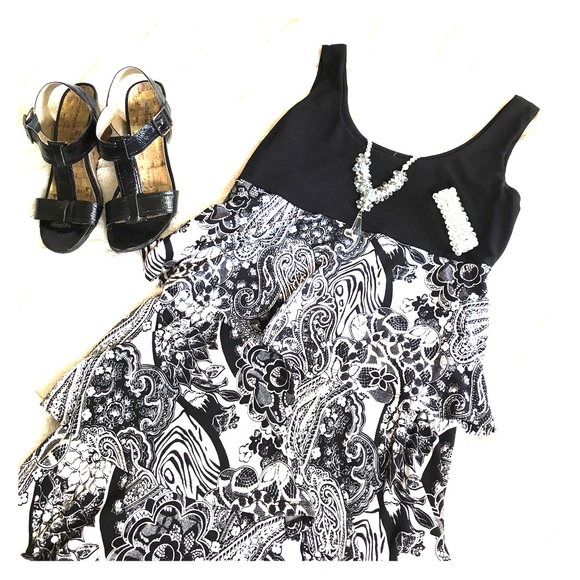 Fun and flirty size 4 Dress Barn dress - Picture 1 of 4