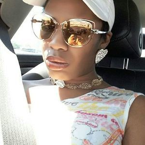 Meet your Posher, Monique