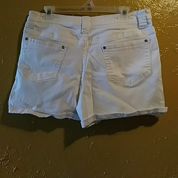 Shorts - Picture 2 of 3