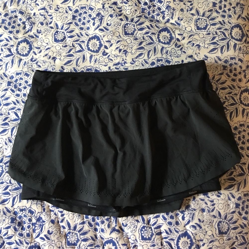 Lululemon black tennis/paddle/walking skirt