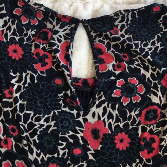 Guess floral mid dress size XS - Picture 4 of 5