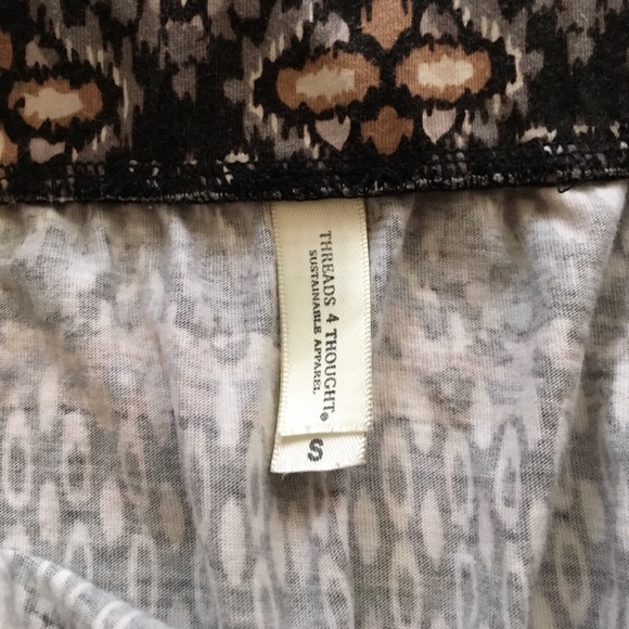 ⚡️Threads 4 Thought⚡️ Printed one piece Romper - Picture 3 of 4