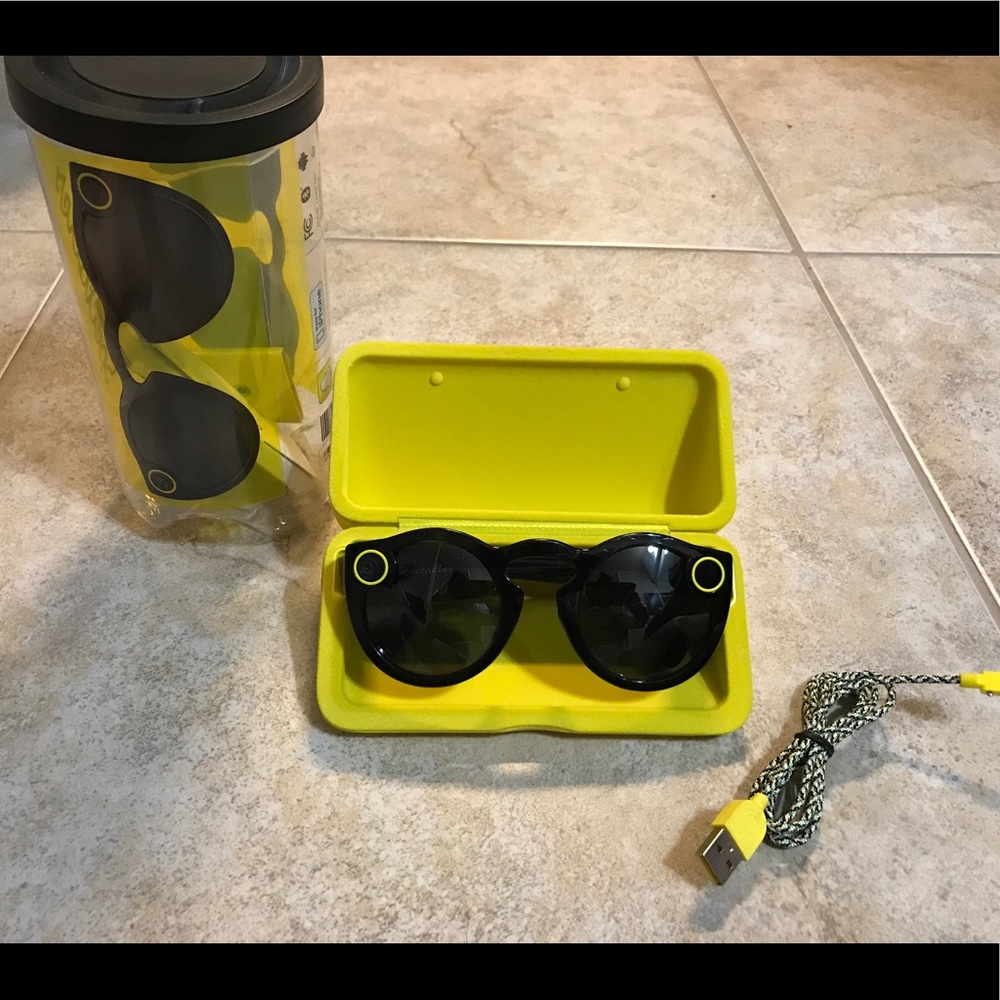 Snapchat Spectacles sunglasses in black