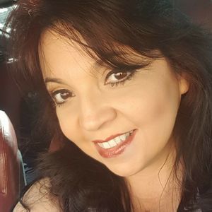 Meet your Posher, Mona