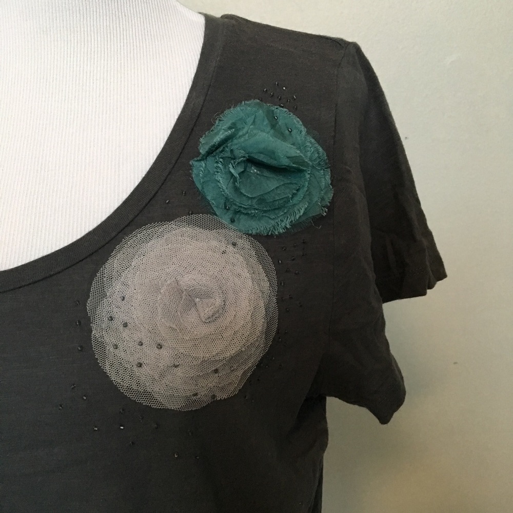 ⭐️Embellished T shirt