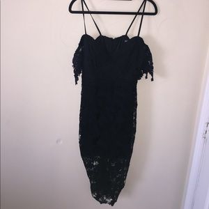 (NWT) black lace midi dress