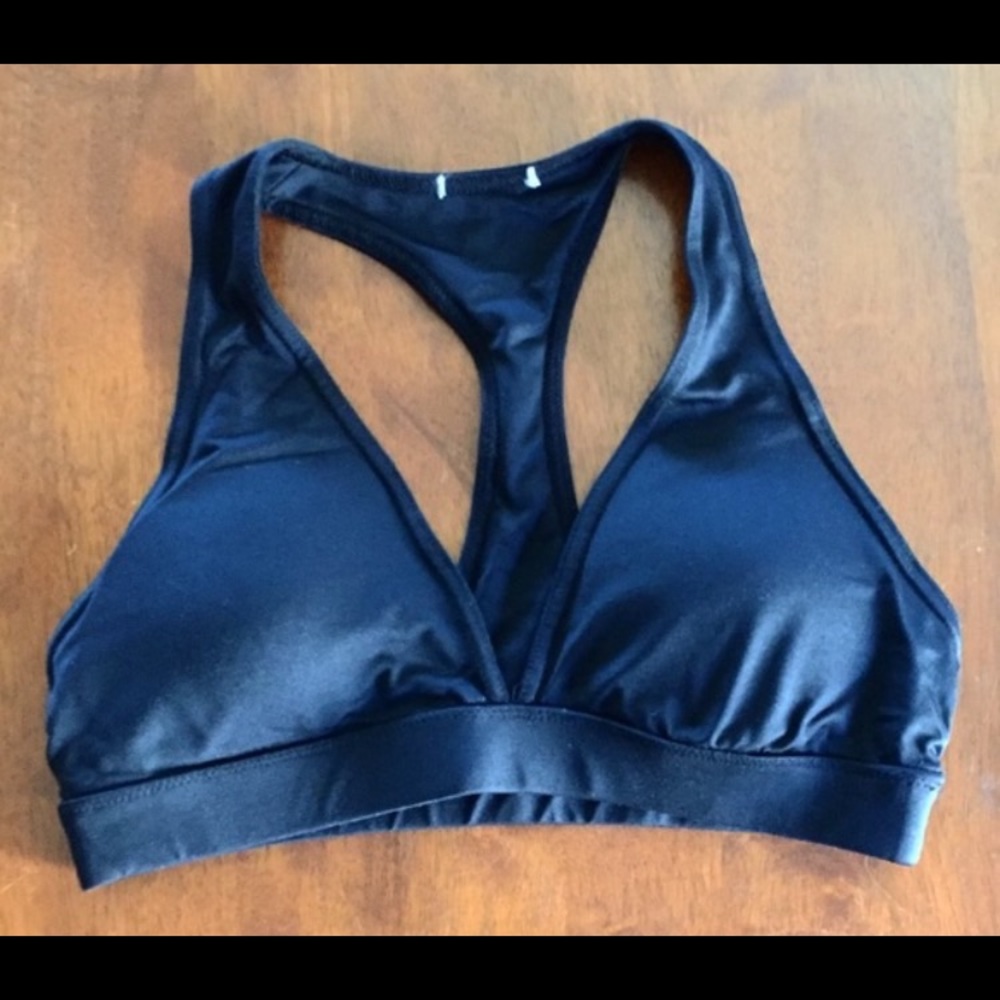 Black low V bra Medium
