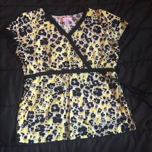 Koi scrub top size M