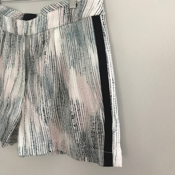 Anthropologie Greylin Shorts, Size Large - Picture 3 of 6