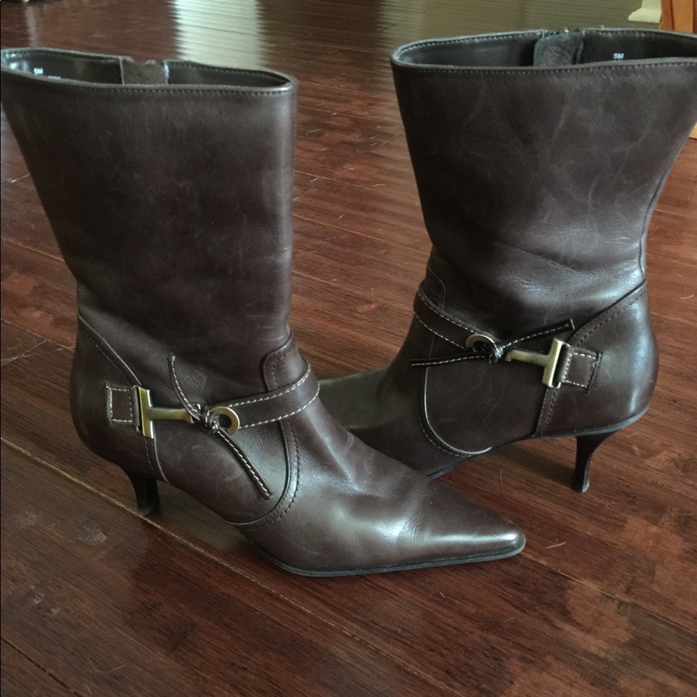 Above ankle heel boots