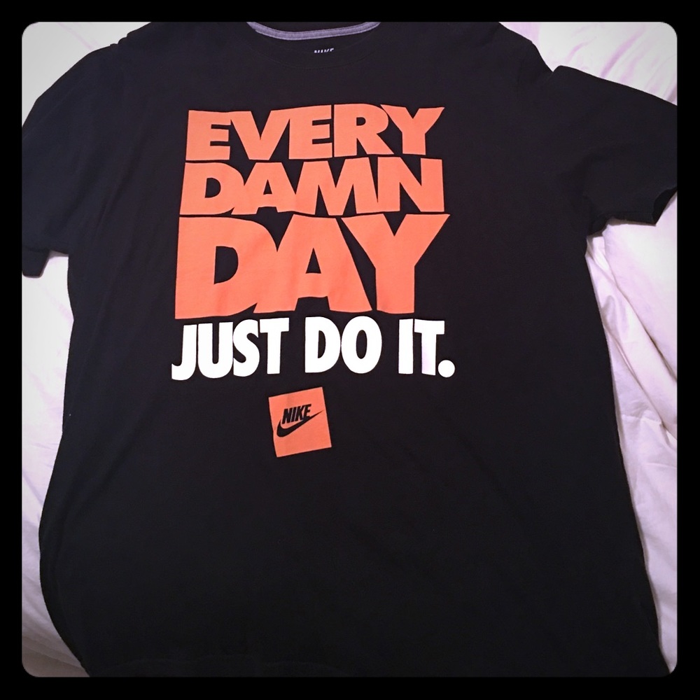 This is large standard fit Nike sportswear tee.