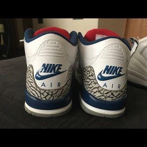 Retro Jordan 3's True Blue Size 7