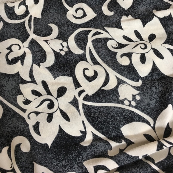 Size 4 Tommy Bahama rayon ankle length skirt - Picture 5 of 6