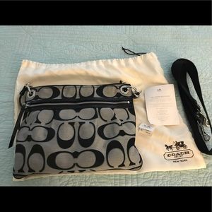NWT coach bag with shoulder strap.