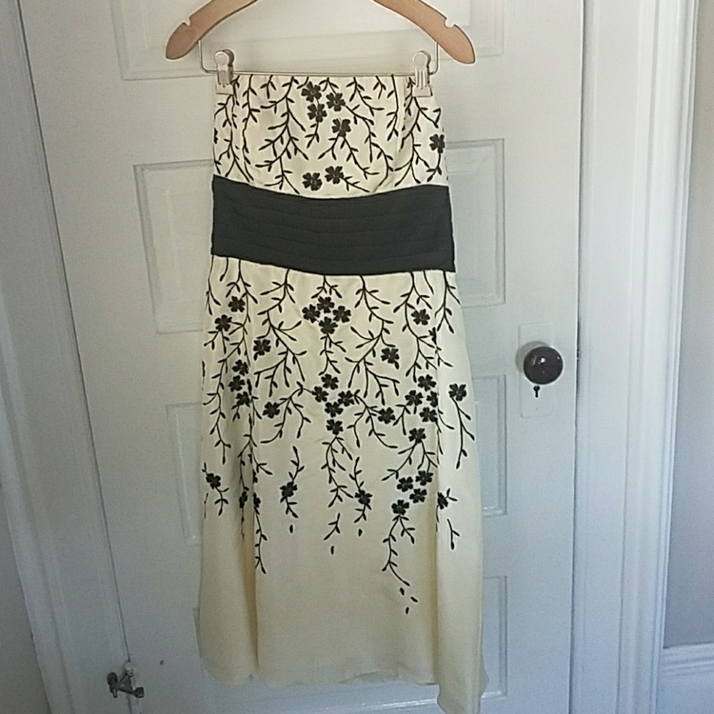 Strapless Off-White Dress with Black Embroidery