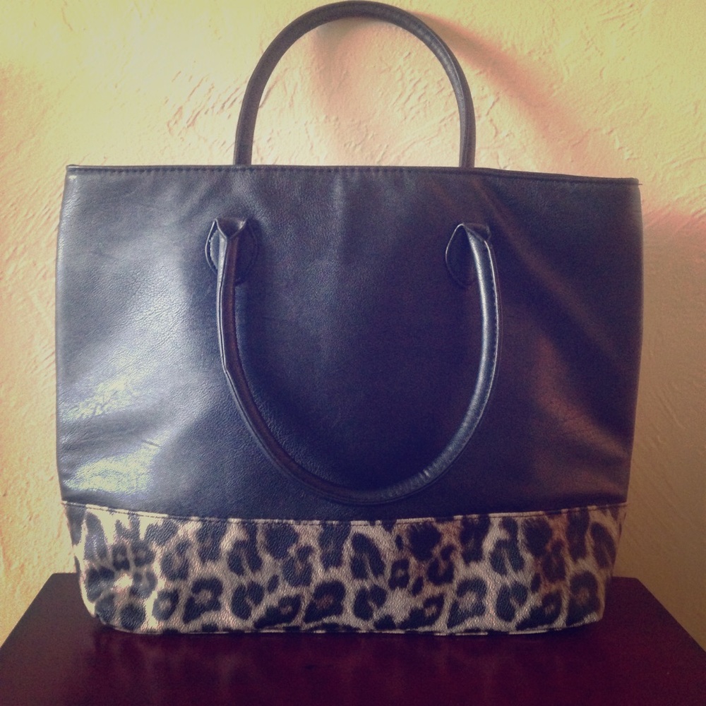 NWOT DSW Shoulder Bag 💋