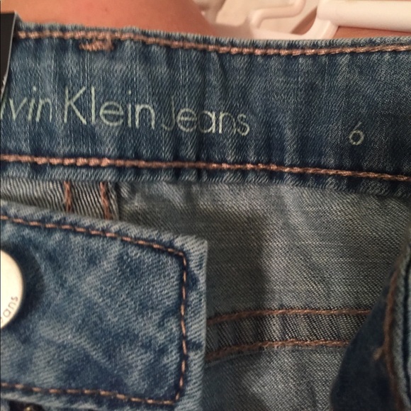 NWT Calvin Klein Denim Shorts Size 8 - Picture 4 of 4