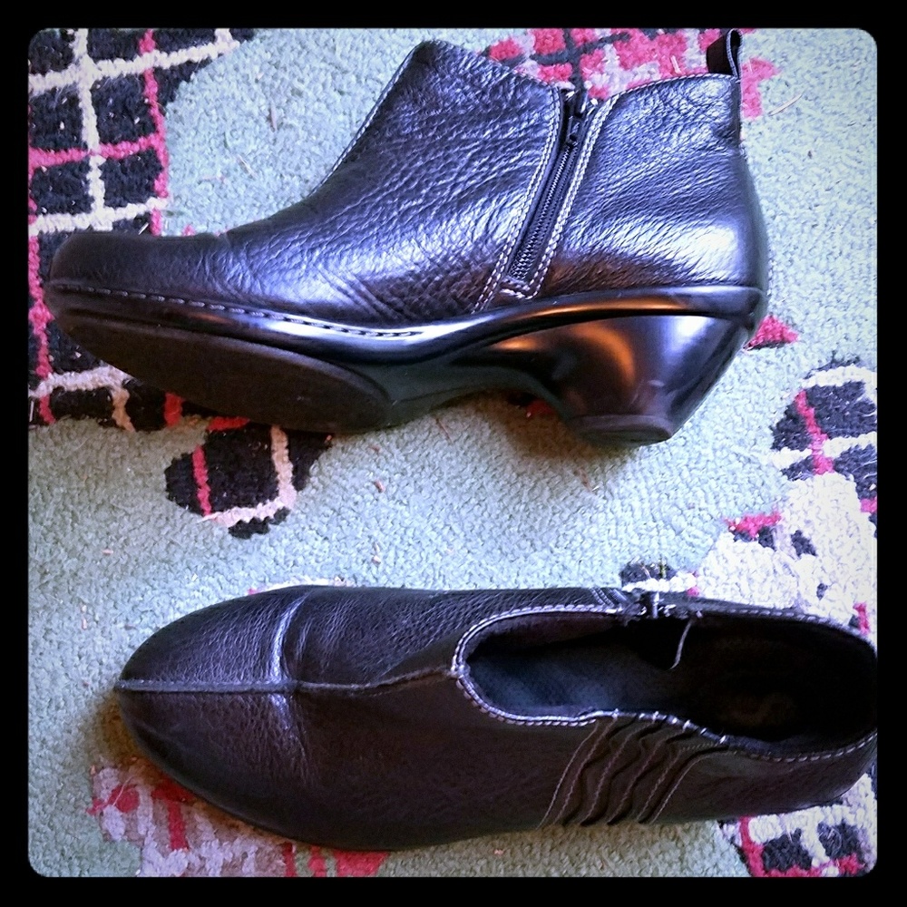 SoftWalk Black Leather Boots
