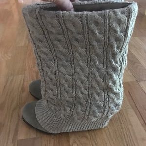 Steve Madden Grey Sweater boots sz 8