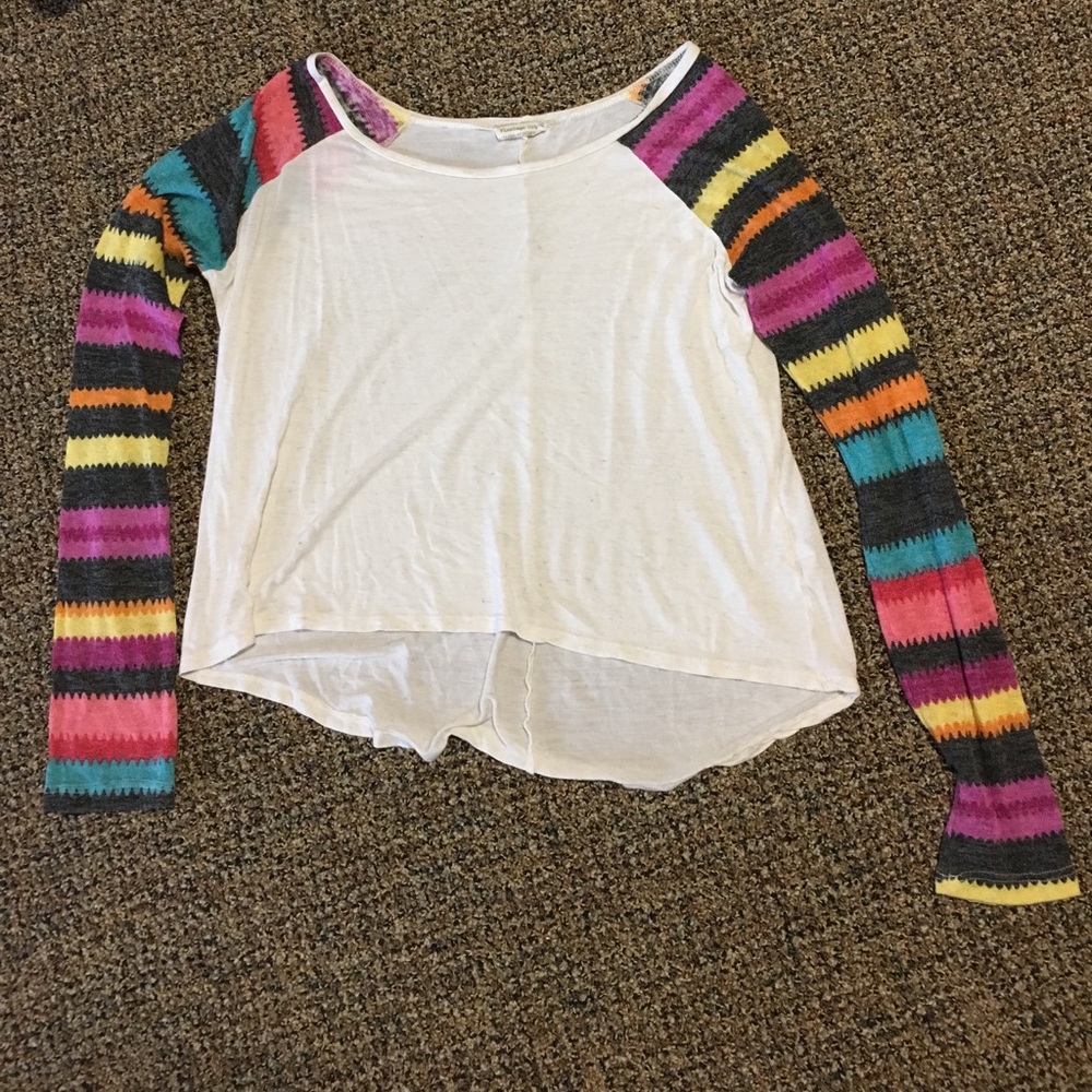Multicolored long sleeve shirt.