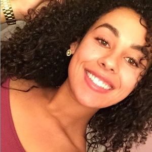 Meet your Posher, Dee